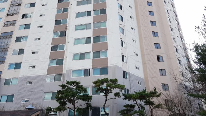 단지만의 특별한 외관 디자인으로 품격 있고 고급스러움이 느껴지는 단지 모습이에요