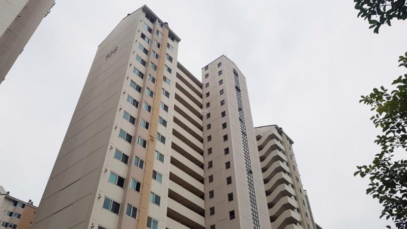 강변힐스테이트 총 주차대수는 588대로 세대당 주차대수는 1