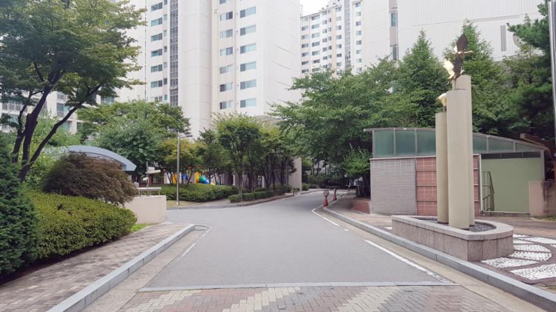 단지 내 보행로 및 산책로에요