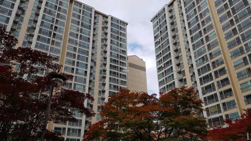 총 565세대,6개 동으로 이루어진 청천마을대우는 지하철 1호선 당정역과 한세대학교가 인접해 있어요
