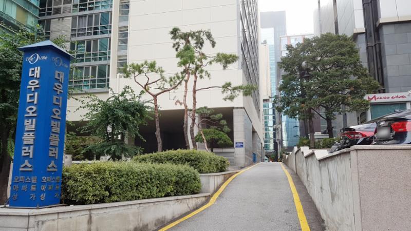역삼동 대우디오빌플러스 주상복합 단지출입구 입니다