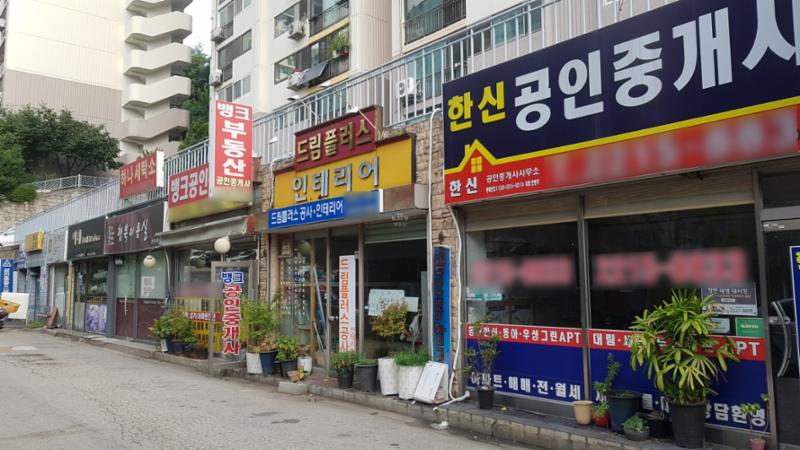 다양한 점포가 입점해 있는 단지 내 상가에요