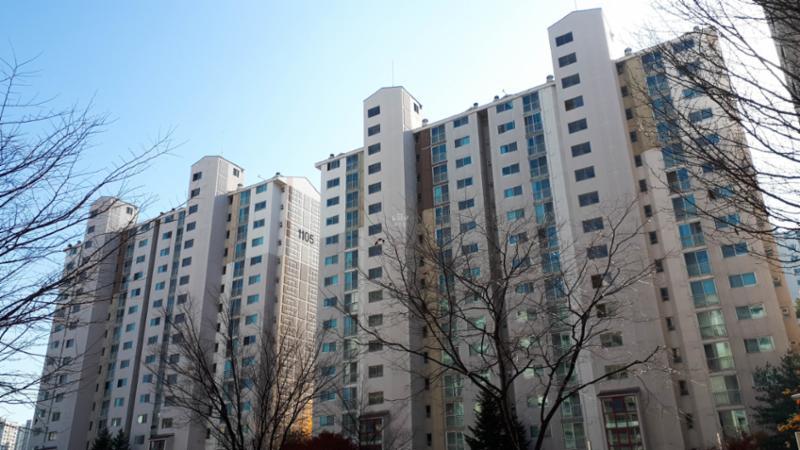 진안골마을주공11단지의 단지 전경 모습이에요