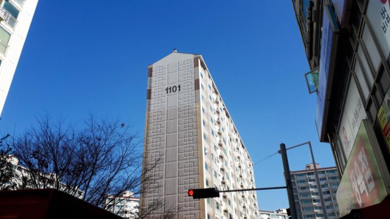 진안골마을주공11단지의 단지 전경 모습이에요