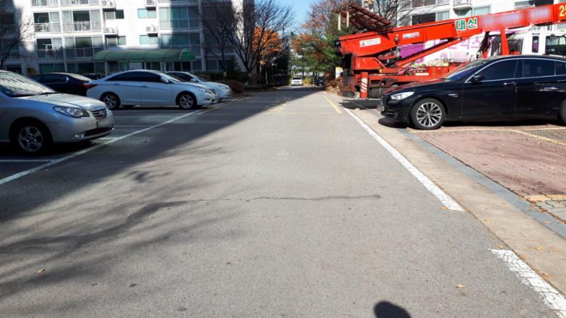 진안골마을주공11단지의 단지 내 도로 모습이에요