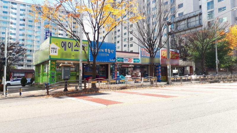 진안골마을주공11단지의 단지 내 상가에요