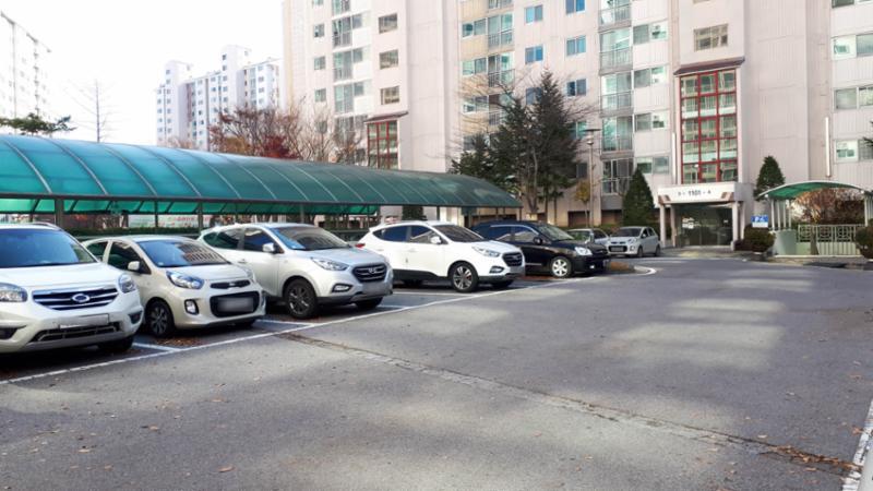 진안골마을주공11단지 내 지상주차장이에요
