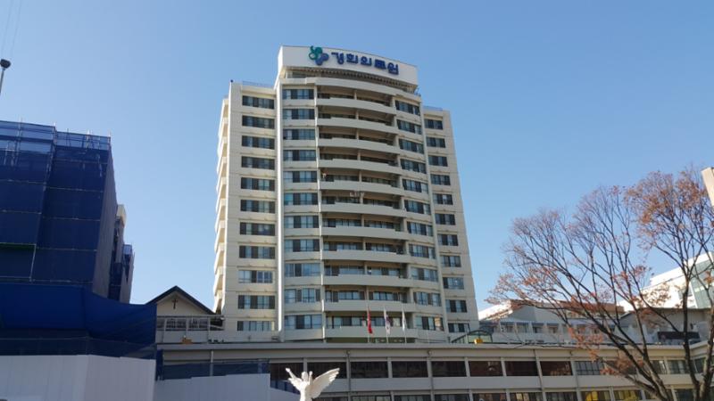 단지 주변에 위치한 경희의료원입니다