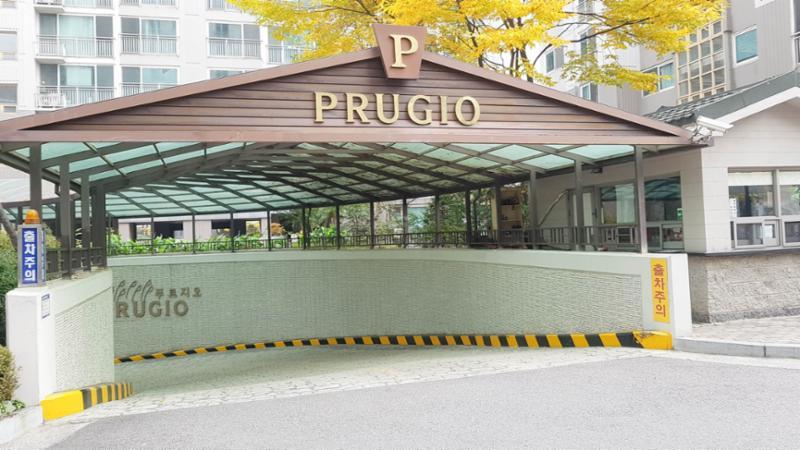 지하주차장 출입구 모습 입니다