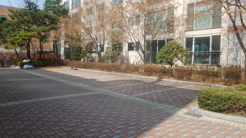단지와 단지 사이에 넓은 지상 주차공간을 마련하여 집과 주차장의 이동이 편리해요