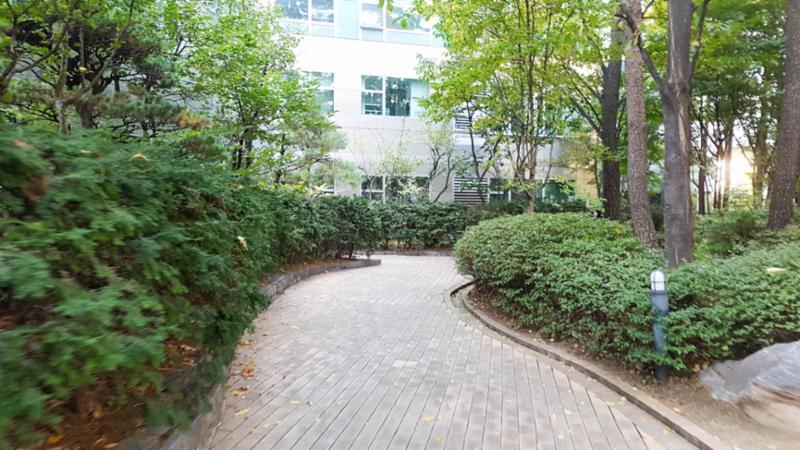 단지 내 조성된 산책로 입니다