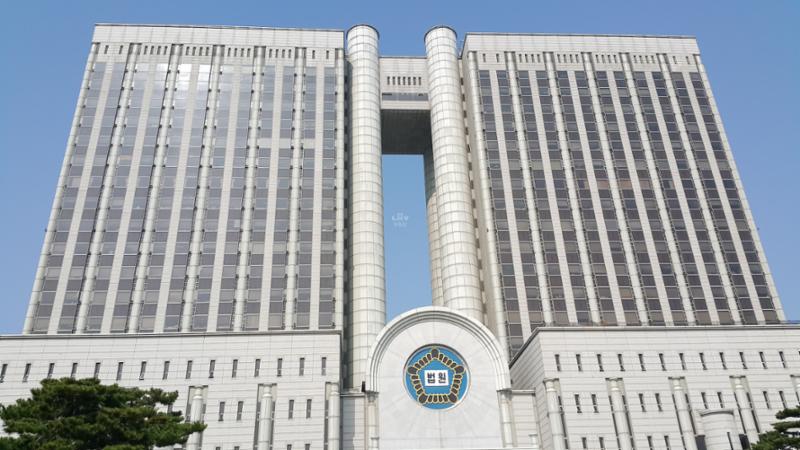 주민들의 다양한 민원 처리와 접수를 담당하는 서울고등법원이 위치해있습니다
