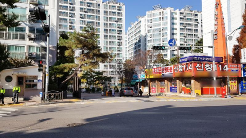 단지 정문이에요
