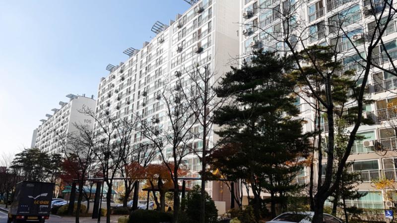 늘벗마을신창1차 아파트 105동 단지 전경 모습이에요