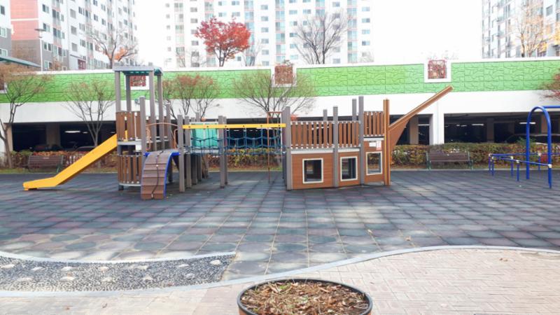 아이들의 상상력과 호기심을 일깨워주는 어린이 놀이터에요