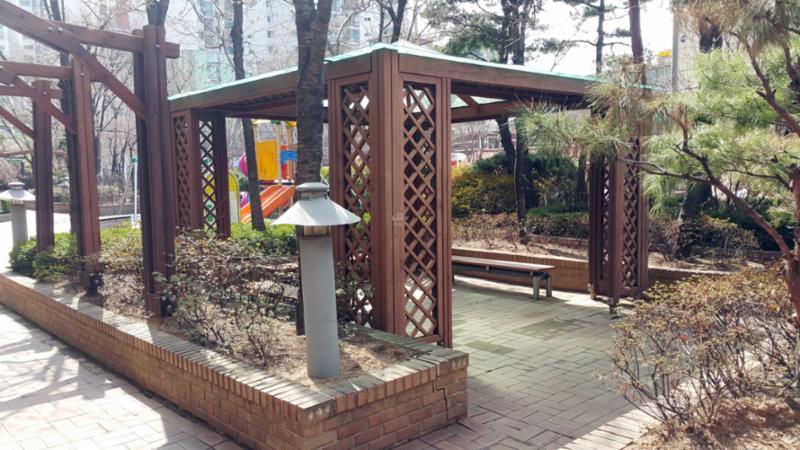 단지 내에 마련되어 있는 쉼터에요