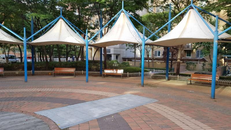단지 내에서 즐겁고 여유로운 시간을 보낼 수 있는 쉼터 공간이에요