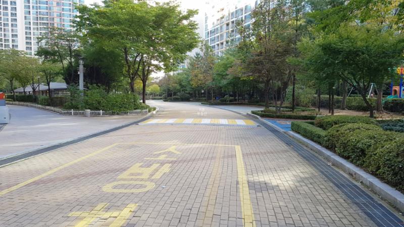 단지 내 보행로에요