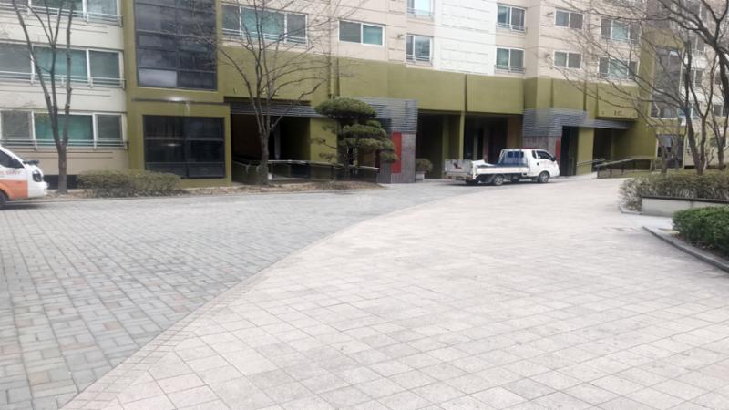 단지 내 보행로 및 산책로에요