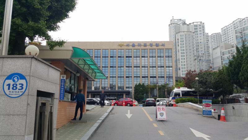 단지 주변에 마포경찰서가 가까이에 위치해 있어 범죄 발생율이 상대적으로 낮습니다