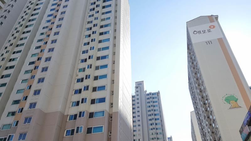 단지만의 특별한 외관 디자인으로 품격 있고 고급스러움이 느껴지는 단지 모습이에요