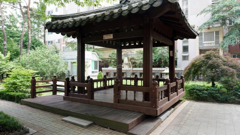 자연 친화적인 공간으로 꾸며진 단지 내 쉼터에요