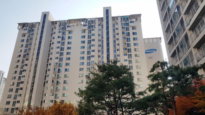 문정래미안의 깔끔하고 세련된 전경 사진이에요
