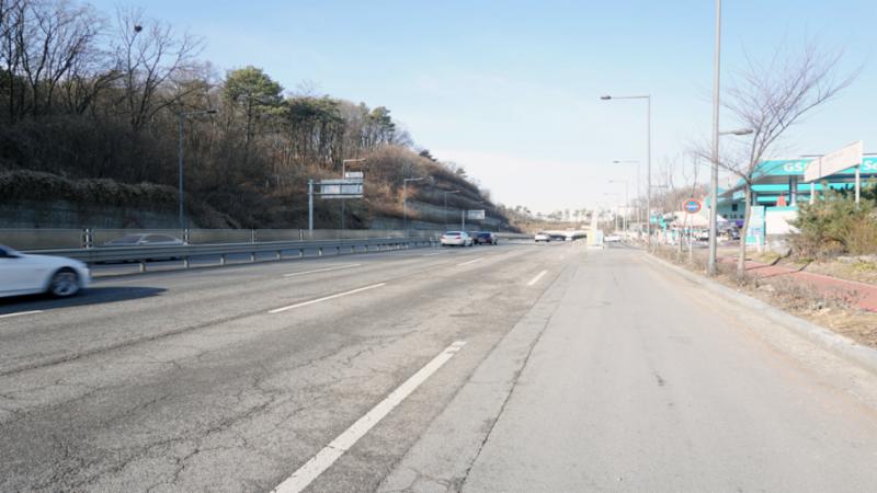 단지 인근에 위치한 석정로입니다