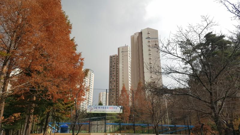 녹원마을새천년그린빌5단지 아파트의 깔끔하고 세련된 전경 사진이에요
