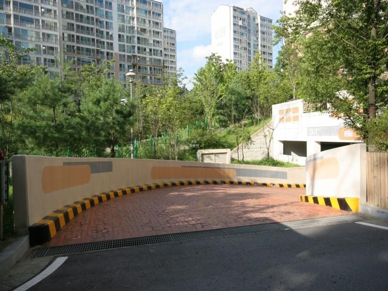 지하주차장입구