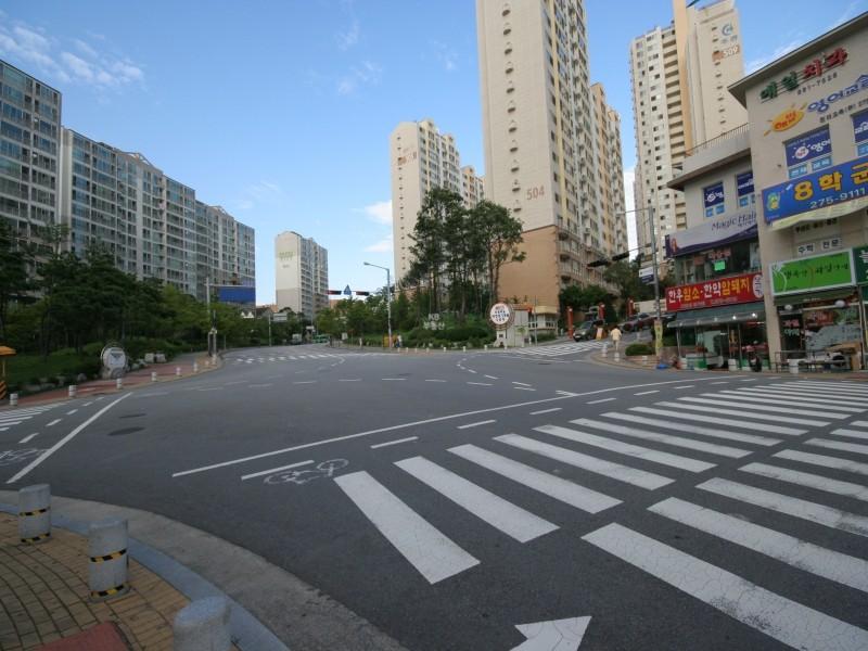 정문앞도로