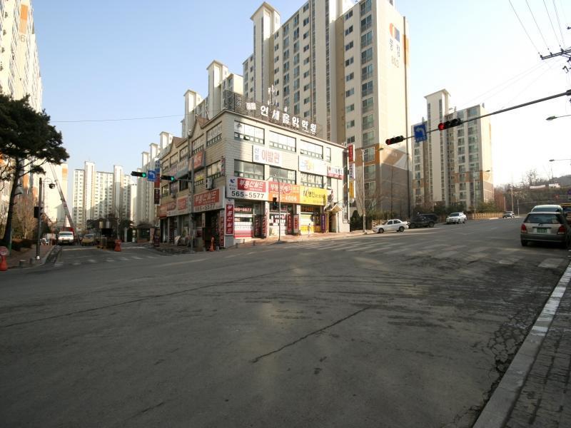 정문앞도로