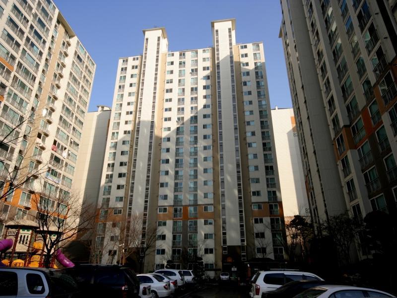 818동