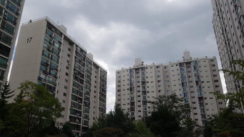 차별화된 디자인과 생동감 넘치는 색감으로 꾸며진 단지외관이에요