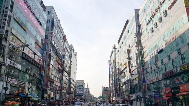 단지 주변으로 다양한 상권이 밀집되어 있어 풍부한 생활 인프라 자랑합니다