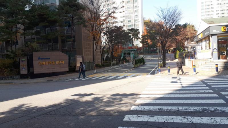 안화동마을주공5단지 단지 정문 모습입니다