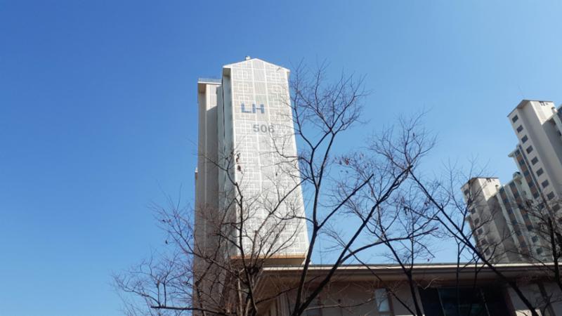 안화동마을주공5단지 아파트 506동 단지전경 모습이에요, 난방방식은 지역난방 입니다