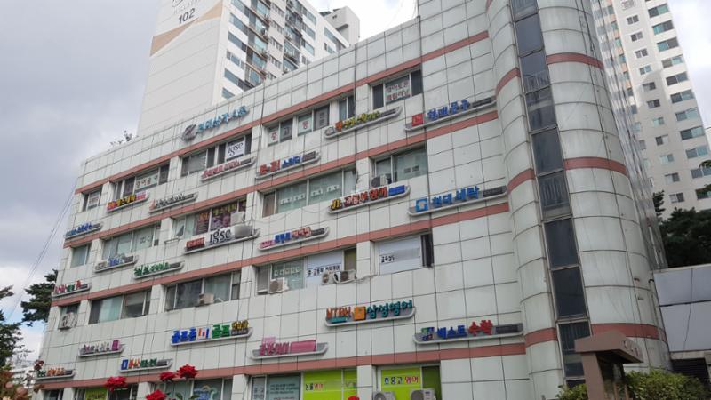 단지 내에 위치한 상가에요