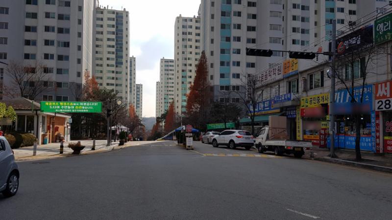 자봉마을써니밸리 아파트 단지 정문이에요