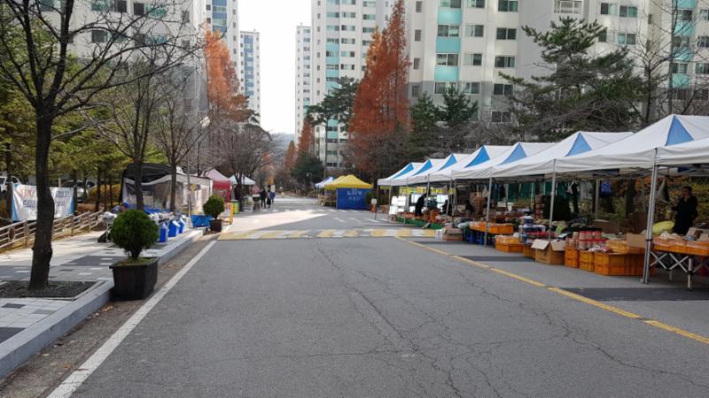 자봉마을써니밸리 아파트의 단지 내 도로이에요