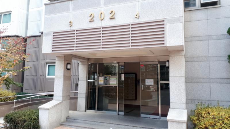 202동 인덕원대림2차아파트  1층 공용현관 이에요
