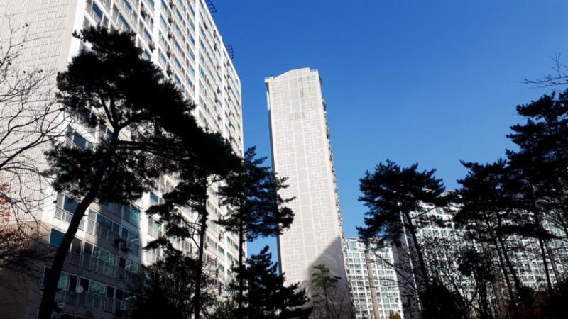 고급스러운 디자인과 차별화된 분위기로 단지의 품격을 한층 더 높이는 정든마을신창비바페밀리2차 전경 모습이에요