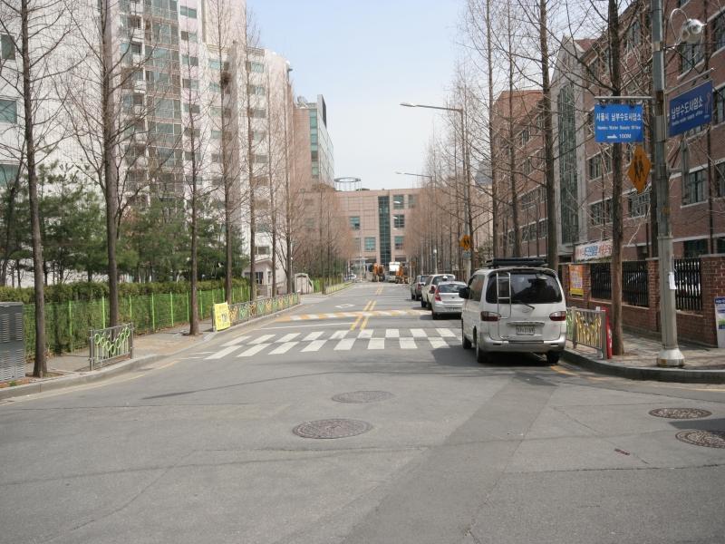 정문앞도로