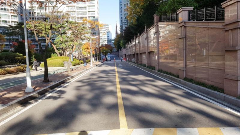 방배래미안아트힐의 단지 내 도로에요