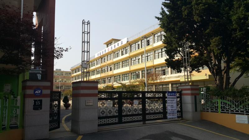 단지에서 배정되는 서울신중초등학교 입니다