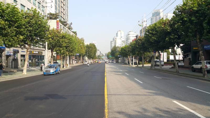 단지 인근에 위치한 효령료 도로입니다