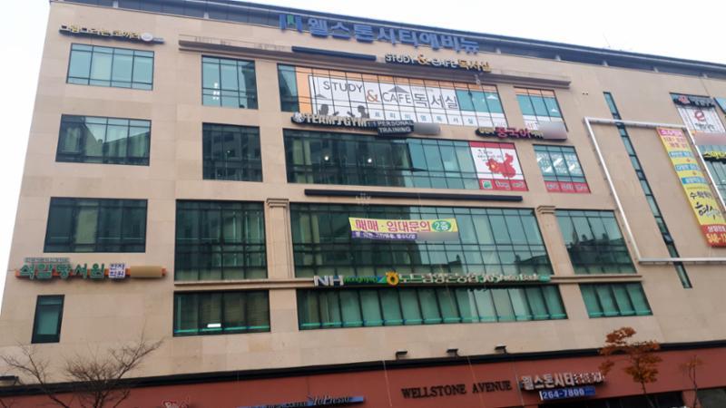 단지 내 상가가 배치되어 있고 다양한 업종의 상가들이 입점해 입주민들이 멀리 가지 않아도 편리하게 이용할 수 있도록 신경 쓴 모습이에요