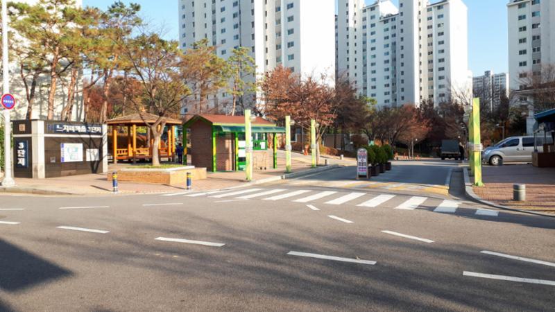 301동 느치미마을주공뜨란채3단지 아파트 정문 이에요