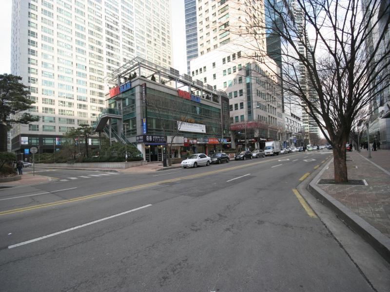 정문앞도로