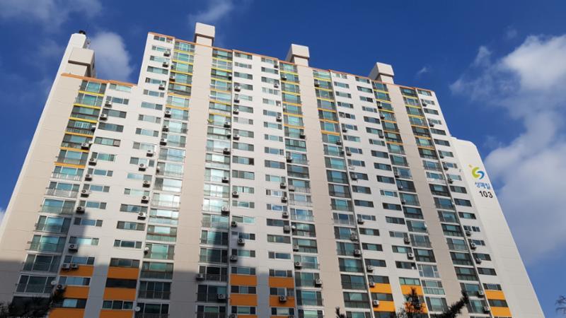성원아파트 총 주차대수는 464대로 세대당 주차대수는 0
